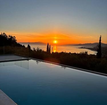 Mani Senses Luxury Villa in Kotrónion