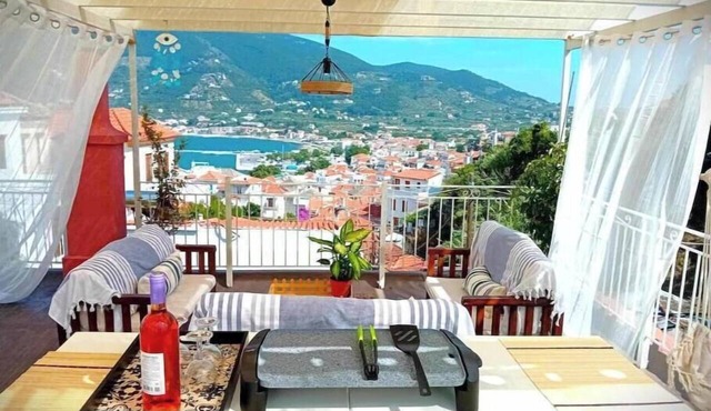 Marvelous 3-bedroom house with AC and town views in beautiful Skopelos in Skopelos