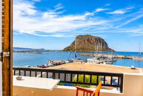 Matroni's House - Seafront Getaway in Monemvasia in Monemvasia