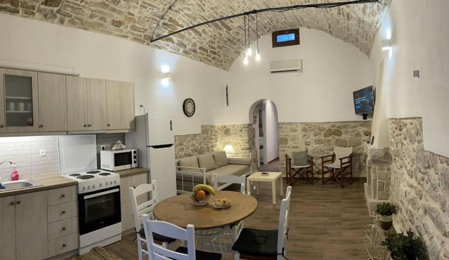 Medieval Country House in Mastichochoria in Kalamoti