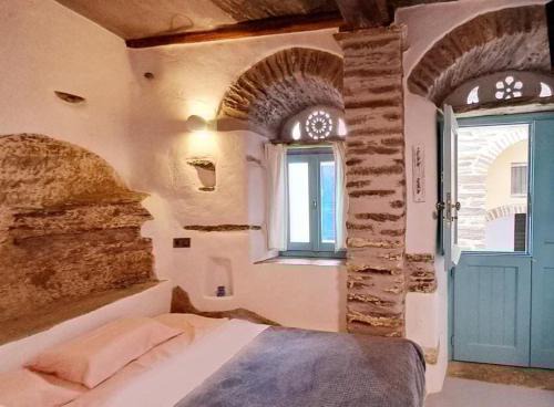 Meli House Cycladic traditional stone house-1895 in Platiá
