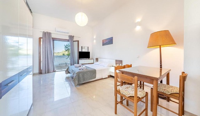 Melissa apartments in Halikounas