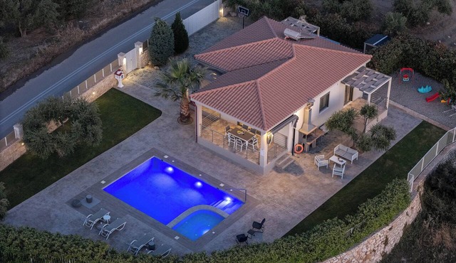 Merastri villa,2-bedroom house at Asteri ,near Rethymno town. Tranquil scenery in Rethymno
