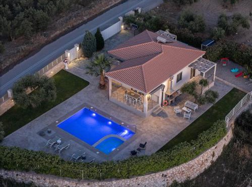 Merastri Villa a Peaceful Retreat! by Rentado in Rethymno