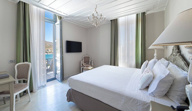Micra Anglia Boutique Hotel & Spa in Andros