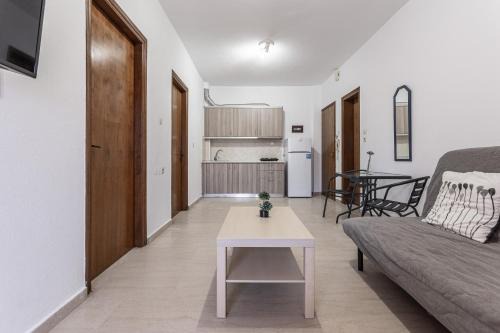Mike's Apartments in Nei Poroi