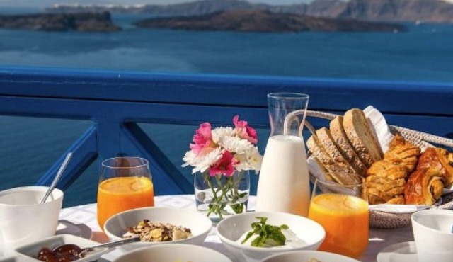 Mirethia Suite, Divine Sea and Caldera Views, Furnished Balcony, Indoor Jacuzzi in Santorini