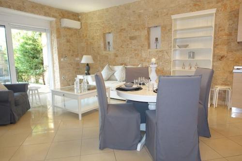 Miss Nefeli - Marvelous Stone Apartment in Perdika-Aegina in Egina