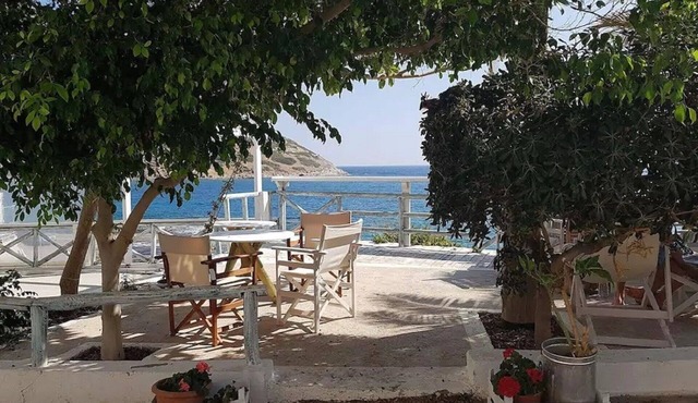 Mochlos Seafront house unique, romantic 3 bedroom house, on the beach in Cretec in Sfaka