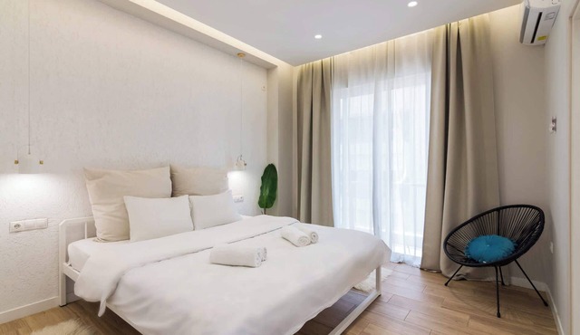 Modern 1 Bd Stay Near Piraeus Tower in Pireas