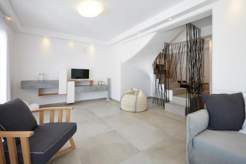 Modern & Comfortable Santorini Villa 3 Bedrooms Villa Aqua Private Pool in Karterados