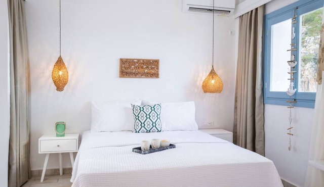 Modern Sea-View Suite with Private Balcony – Yploui Suites Karpathos in Kira Panagia