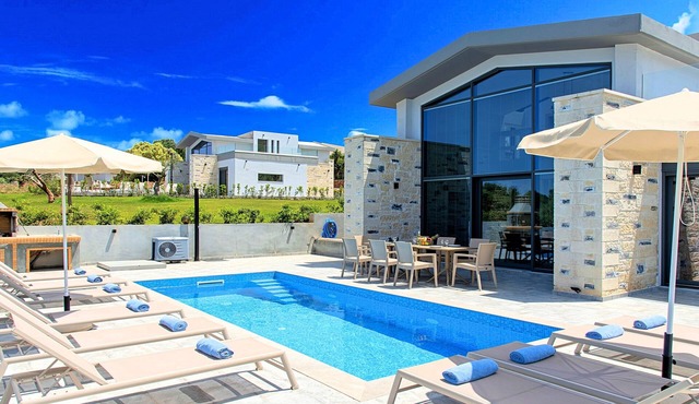 Moonlight Grand Villa 3 Heated Pools 45 guests in Georgioupoli
