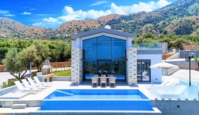 Moonlight Villa Heated Pool in Georgioupoli