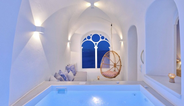 Namaste Suites by Oias Local Cavehouses in Oia