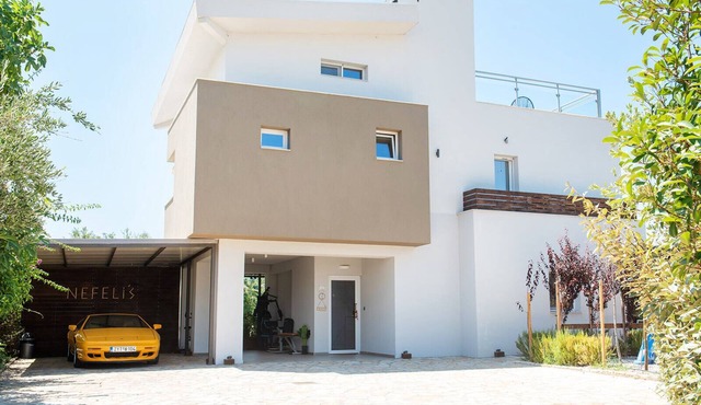Nefeli's Luxury Villa - Private pool - ADA compliant - Near Patras - Peloponnese in Kato Alissos