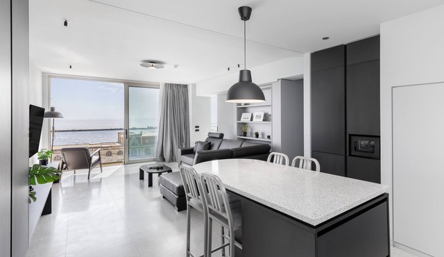 Nero by halu. Lux seafront apartments in Thessaloniki