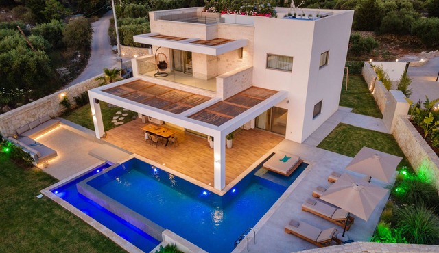New-build Villa Logari Chania Heated private pool and Roofgarden with jacuzzi in Chania