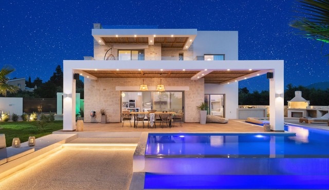 New-build Villa Riza Chania private pool and Roofgarden with jacuzzi in Chania