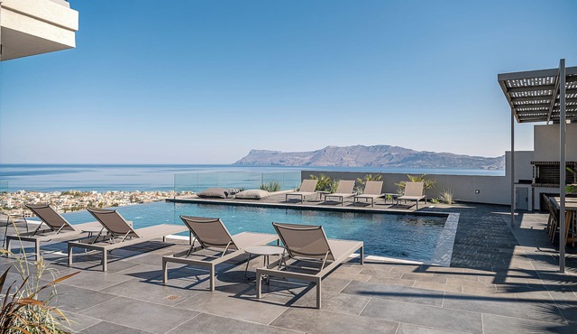 New Luxury villa with infinity pool close to the city in Kissamos