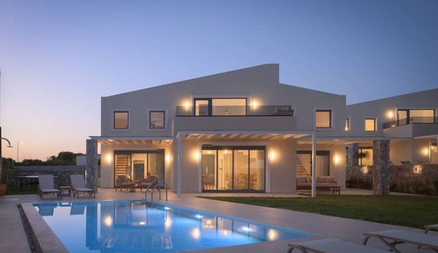 New Villa W/Heated Pool, 5 min Walk to Beach & Amenities in Georgioupoli