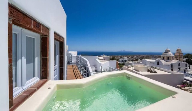 NG Maisonette Private Jacuzzi in Firá