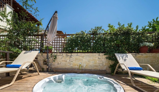 Nice apartment for 4 people with A/C, hot tub, WIFI, TV and patio in Pánormos