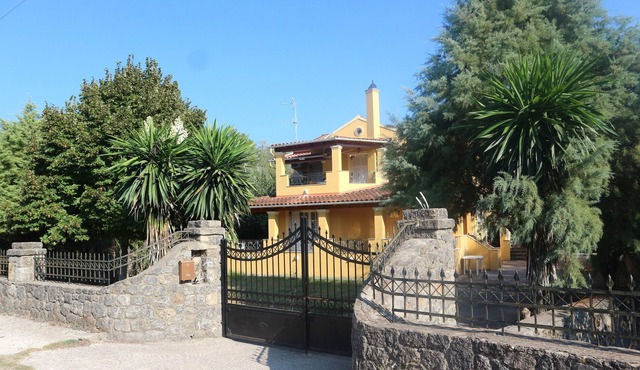 Nikola's House by CorfuEscapes in Corfu