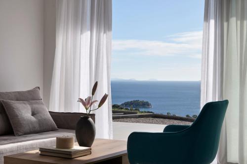 Nisis Suites - Serene Luxury with Sea View in Perani