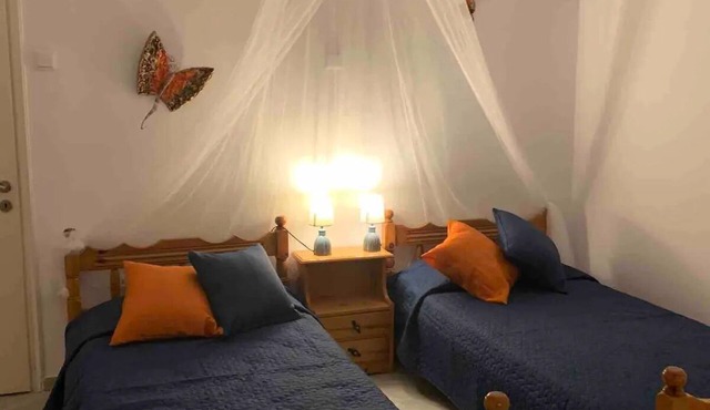 No:2 Self Catering family apartment short walk to Agathopes, Komito and Fetouri in Posidonia