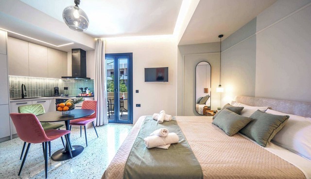 Noble Heraklion Suites, Emerald Suite in Crete in Nea Alikarnassos