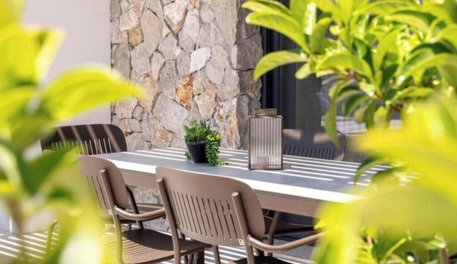 Noera Villas | Spacious Three-Bedroom Villa with Private Infinity Pool in Kremasti