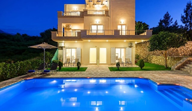 Oceana Suites & Villas - Private Pool Hideaway in Exopoli