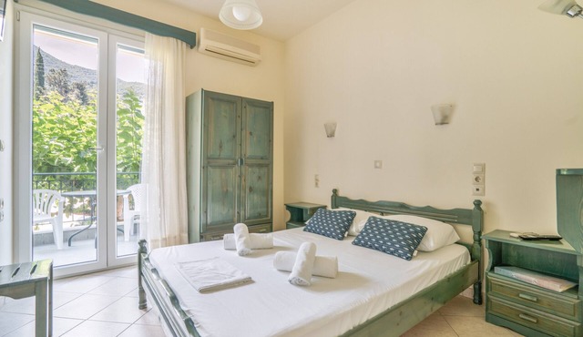 Odysseia Apartment 3 - 2 Min Walk to Beach, 2 Adults, Terrace, Wi-Fi & AC in Nikiana