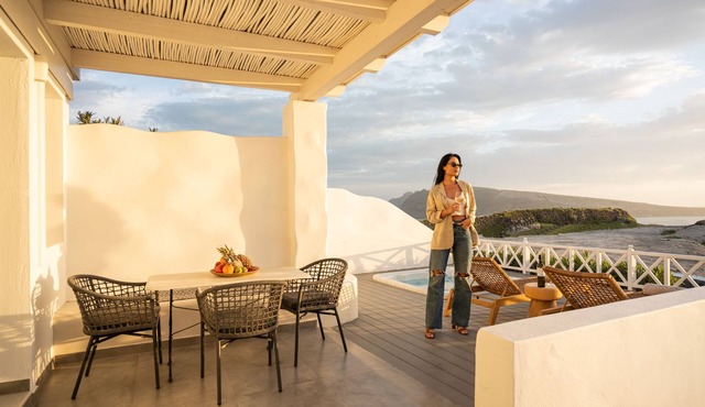 Oia Sunset Villas - Villa "Pearl" - Swimming pool - Private outdoor Heated Spa in Santorini