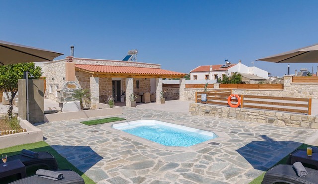 Olea Holiday House with Pool Near Taverns. in Asteri village