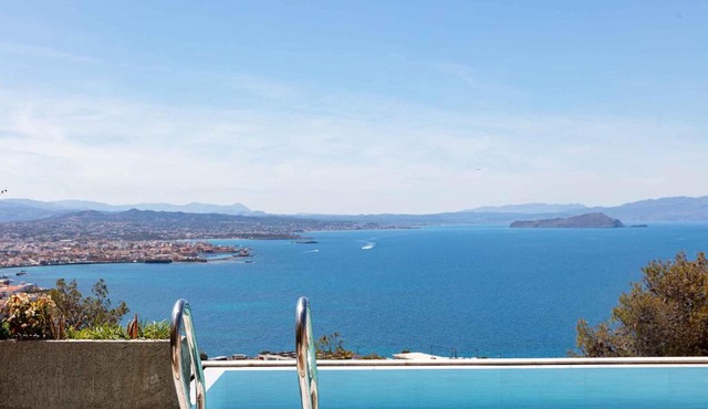 Omnia Villas - "Heated" pools & breathtaking seaviews! in Chania