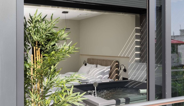 Ophelia Apartments by halu! Hot Tub & Balcony Apt in Thessaloniki
