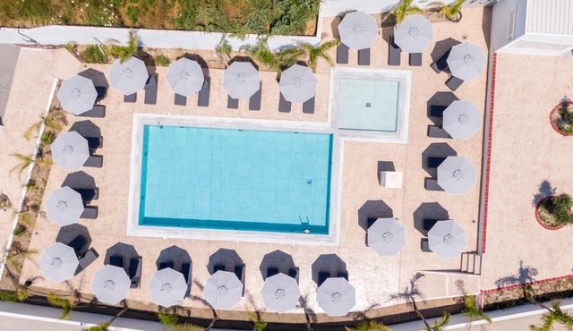 Oros Paradise Hotel in Pastida