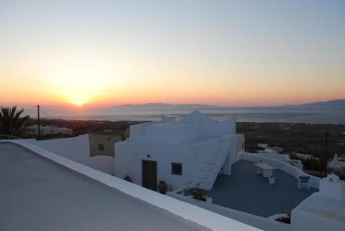 Palm Tree Hill in Oia
