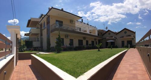 Palmyra Studios in Stavros