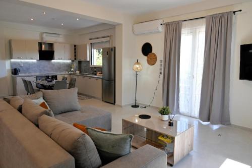 PanMaria Sea View Garden Flat in Volos