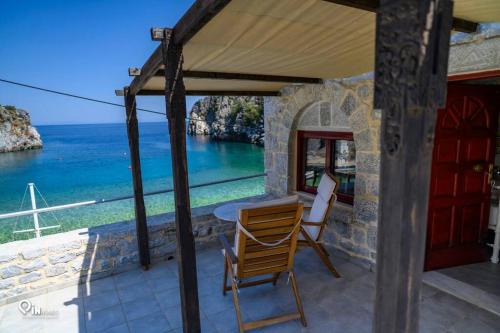 Panorama - Unique Beachfront Stone House in Alipa-Mani in Khalíkia