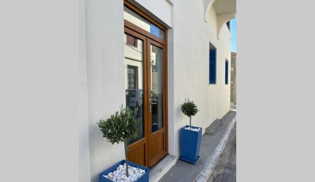 PANOS ROOMS Central loft studio near the beach in Andros