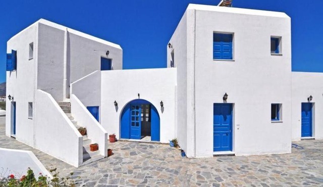 Papikinou Studios in Adamantas