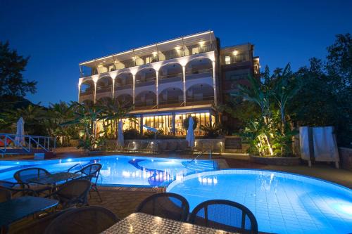 Paradise Lost Hotel-Apartments in Tolo