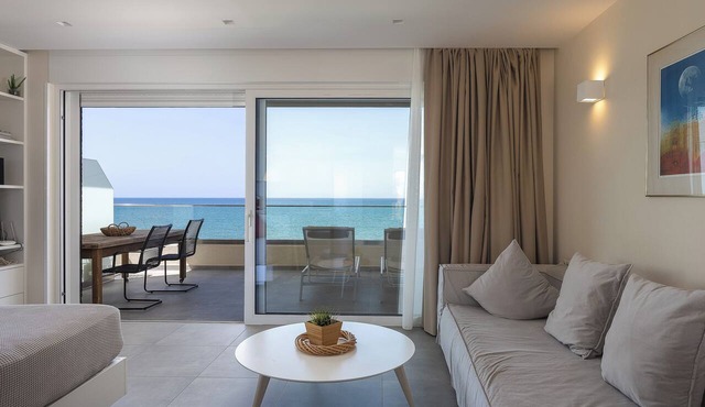 Pasithea Suite | Beachfront Getaway in Kokkinos Pirgos