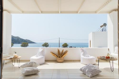 Patmos Sunshine Houses - Quiet Stay, 5-min Walk to Skala Square in Patmos