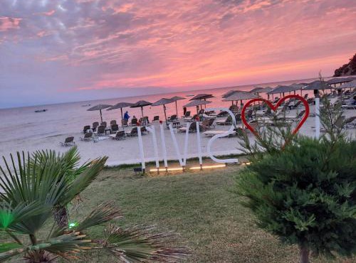 Pax Summer Apartment in Siviri