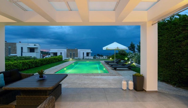 Pentanemi Luxury Villa in Kassandra
